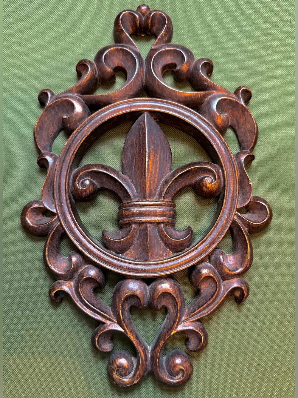 Ornate Fleur-de-Lis Wall Plaque in Distressed Dark Brown